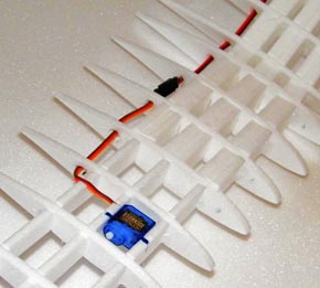 Querruderservos im Fl�gel
